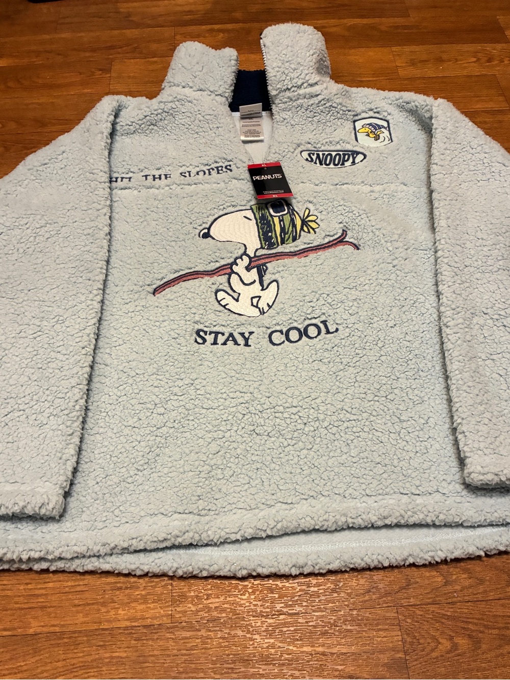 Women’s Peanuts Light Blue Snoopy Sherpa Pullover Size XL NWT